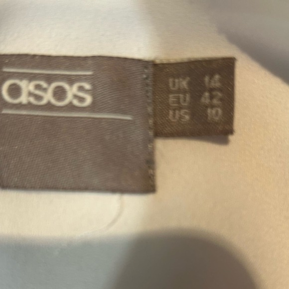 Asos White Ruffled Blouse‎ Cold Shoulder Tiered Long Sleeve Gold Buttons Size 10 - Picture 14 of 16